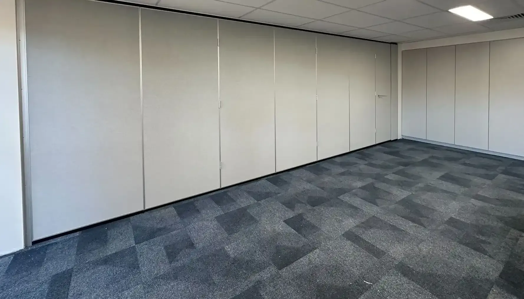 Acoustic Moving Walls for Unity Grammar School