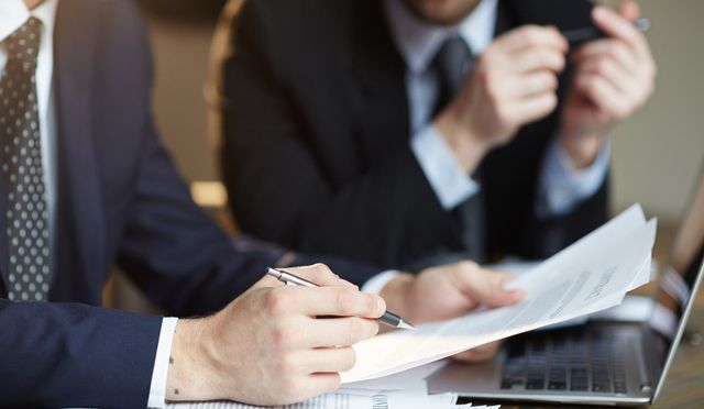 7 Benefits of Hiring a Traffic Lawyer to Fight Your Ticket