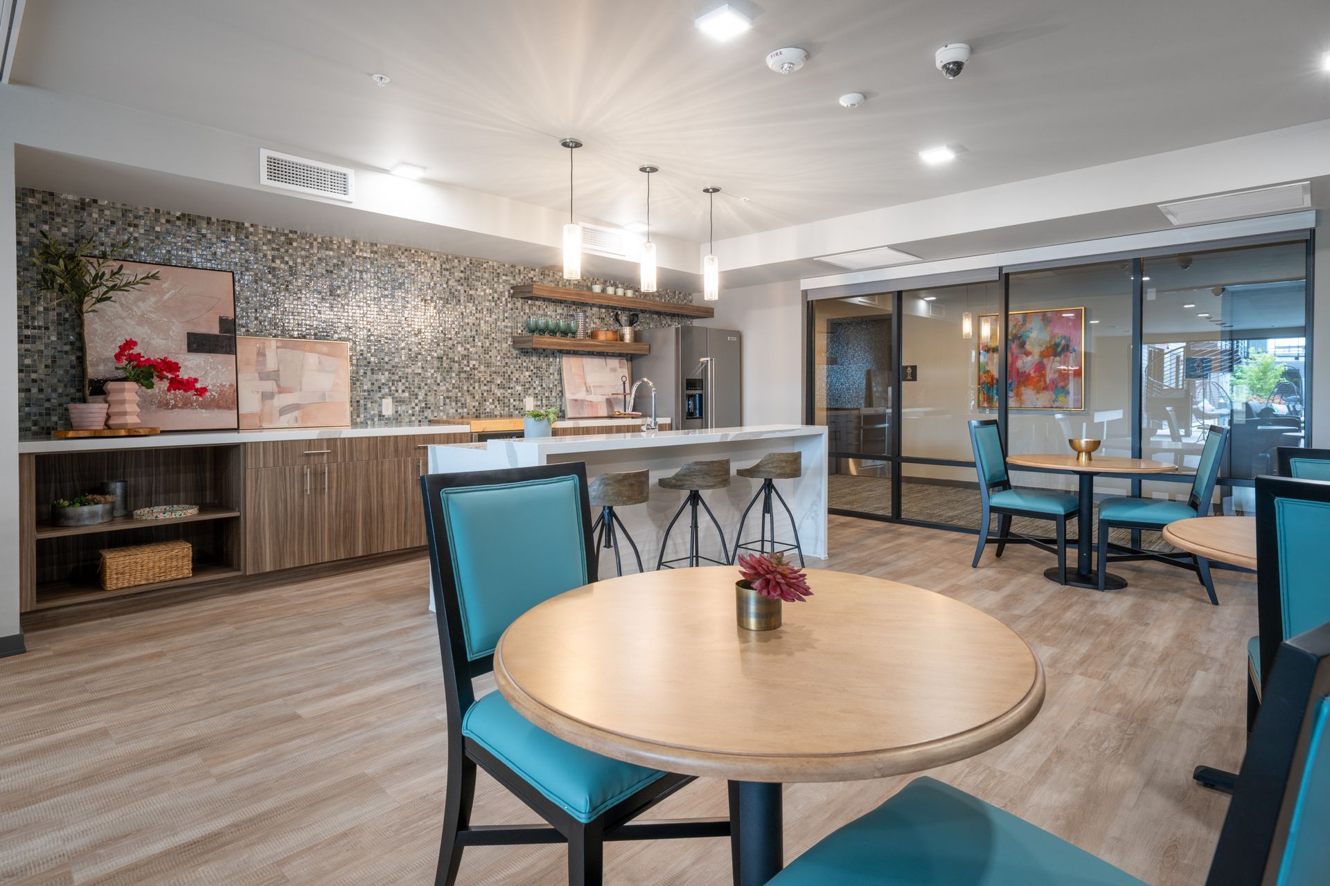 table seating in lounge kitchen area