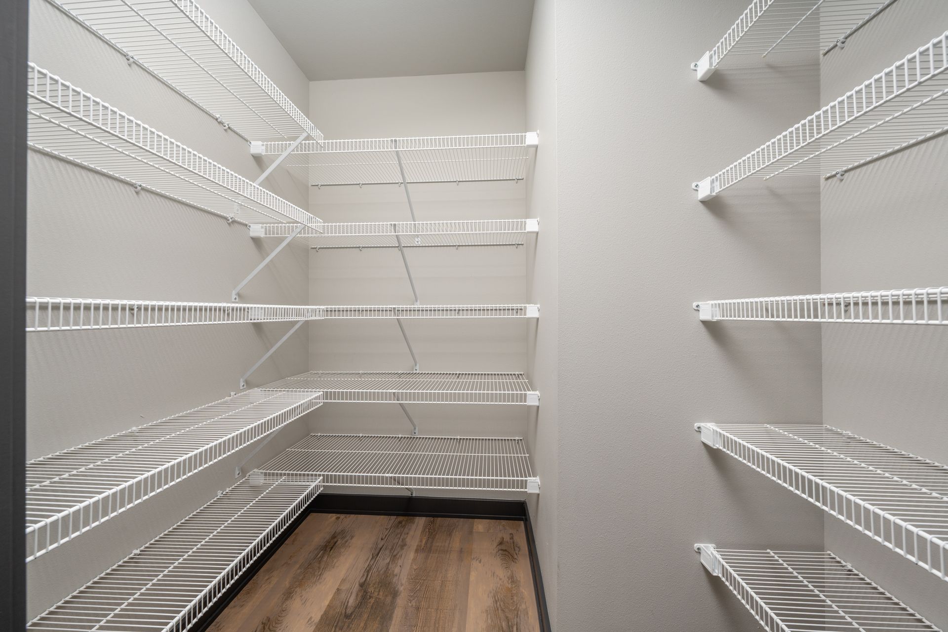 closet with shelving
