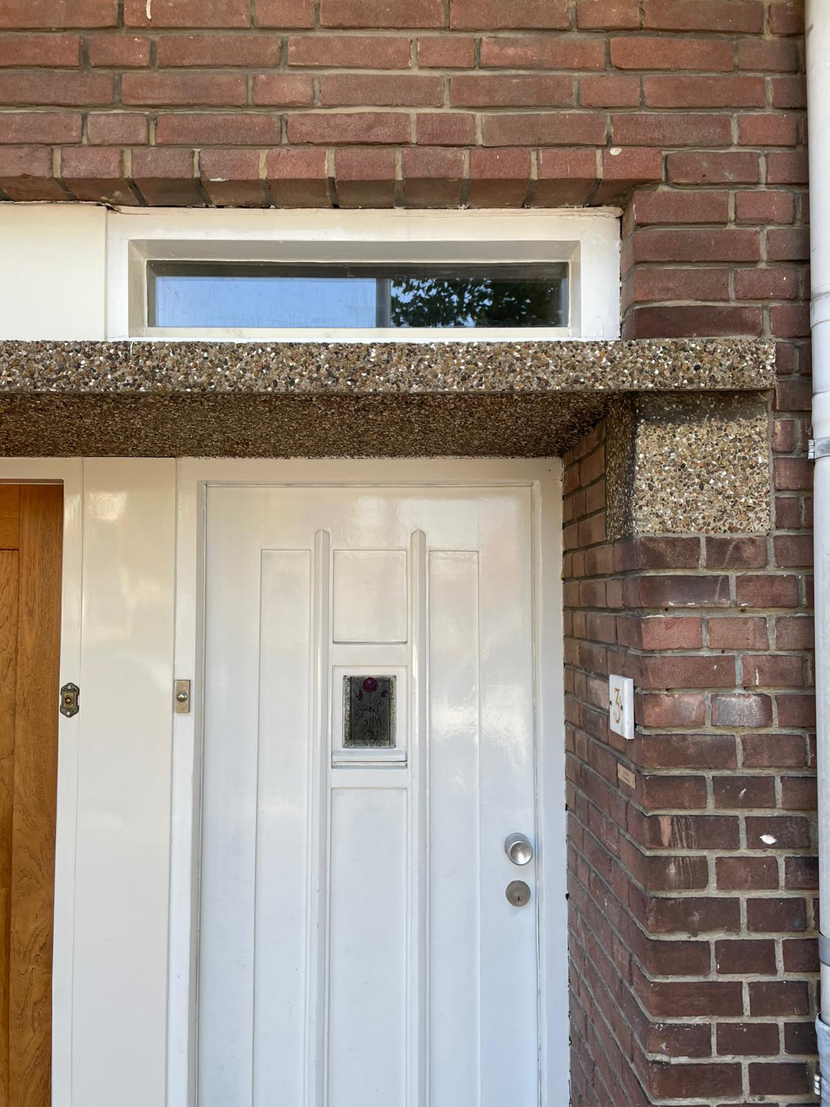 Nieuwe isolatieruitjes in en boven voordeur