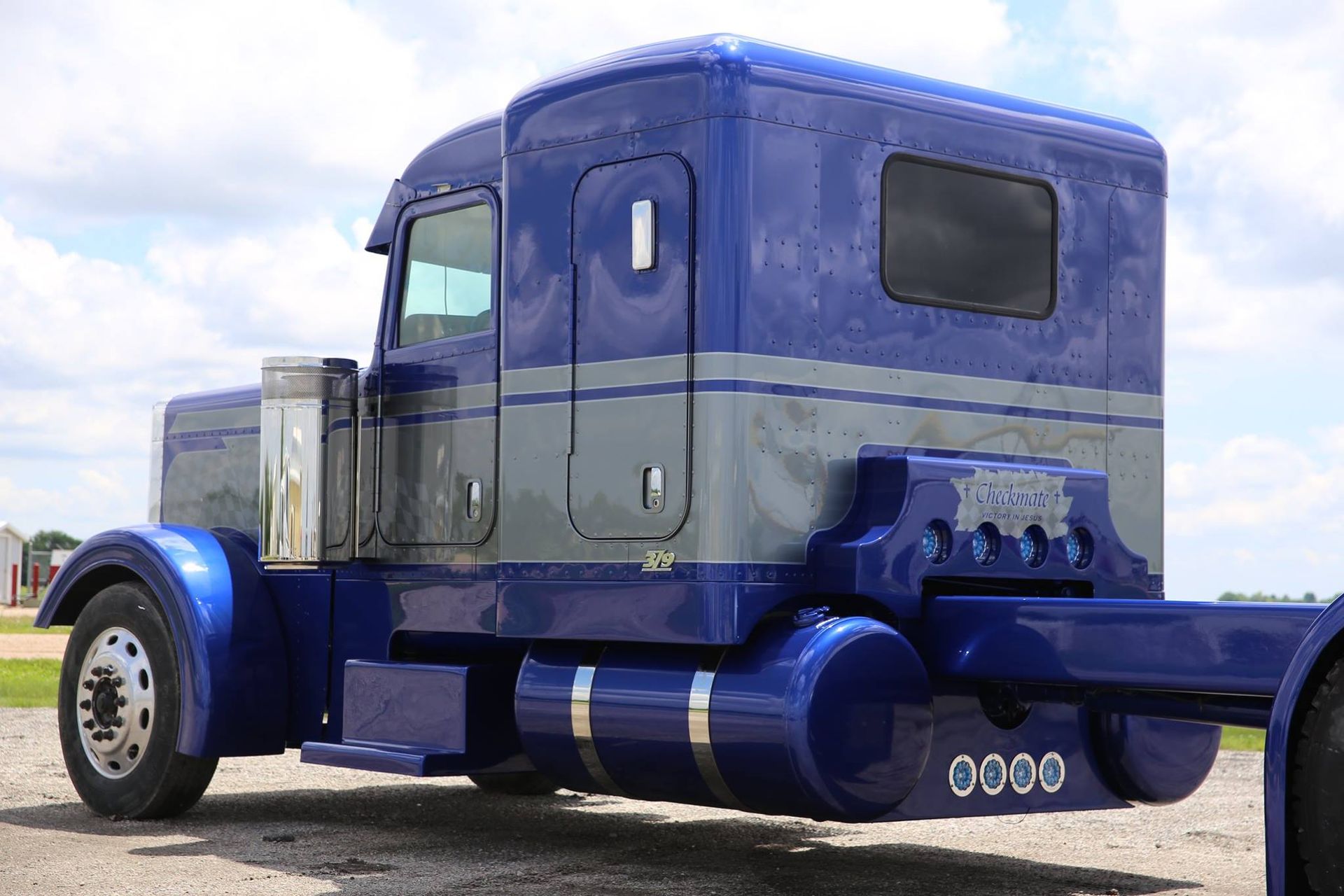 Semi-Truck Repair in Hutchinson KS by Quality Body Shop