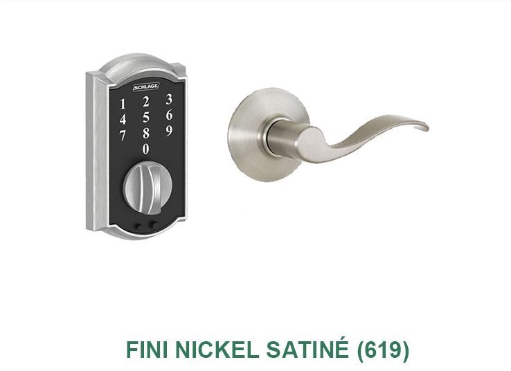 Une serrure et une poignée de porte en acier inoxydable sur fond blanc.