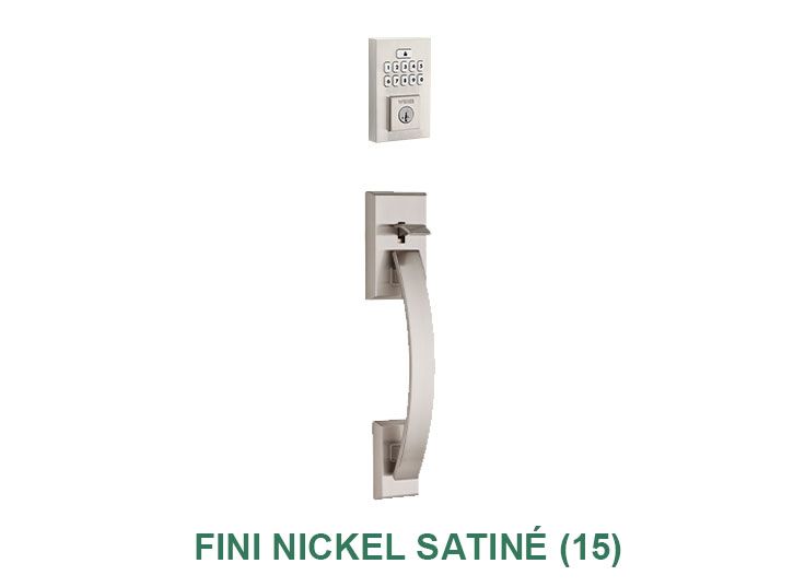 Une poignée de porte en acier inoxydable avec l'inscription fini nickel satiné ( 15 ) en dessous