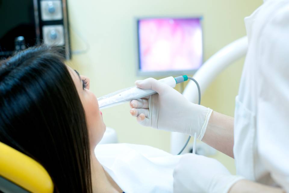 esecuzione di lastra dentale