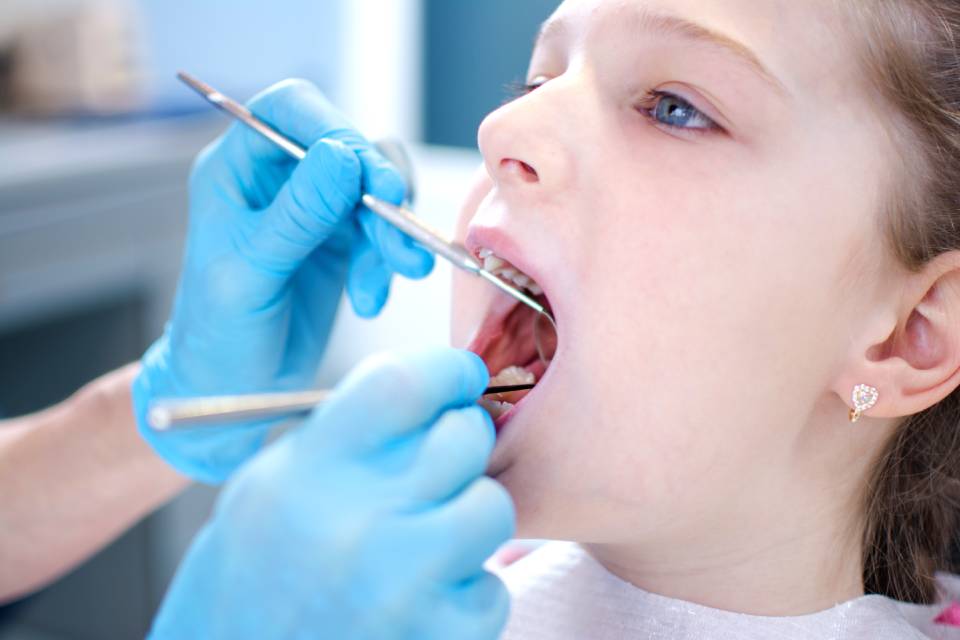 visita dentistica per bambina