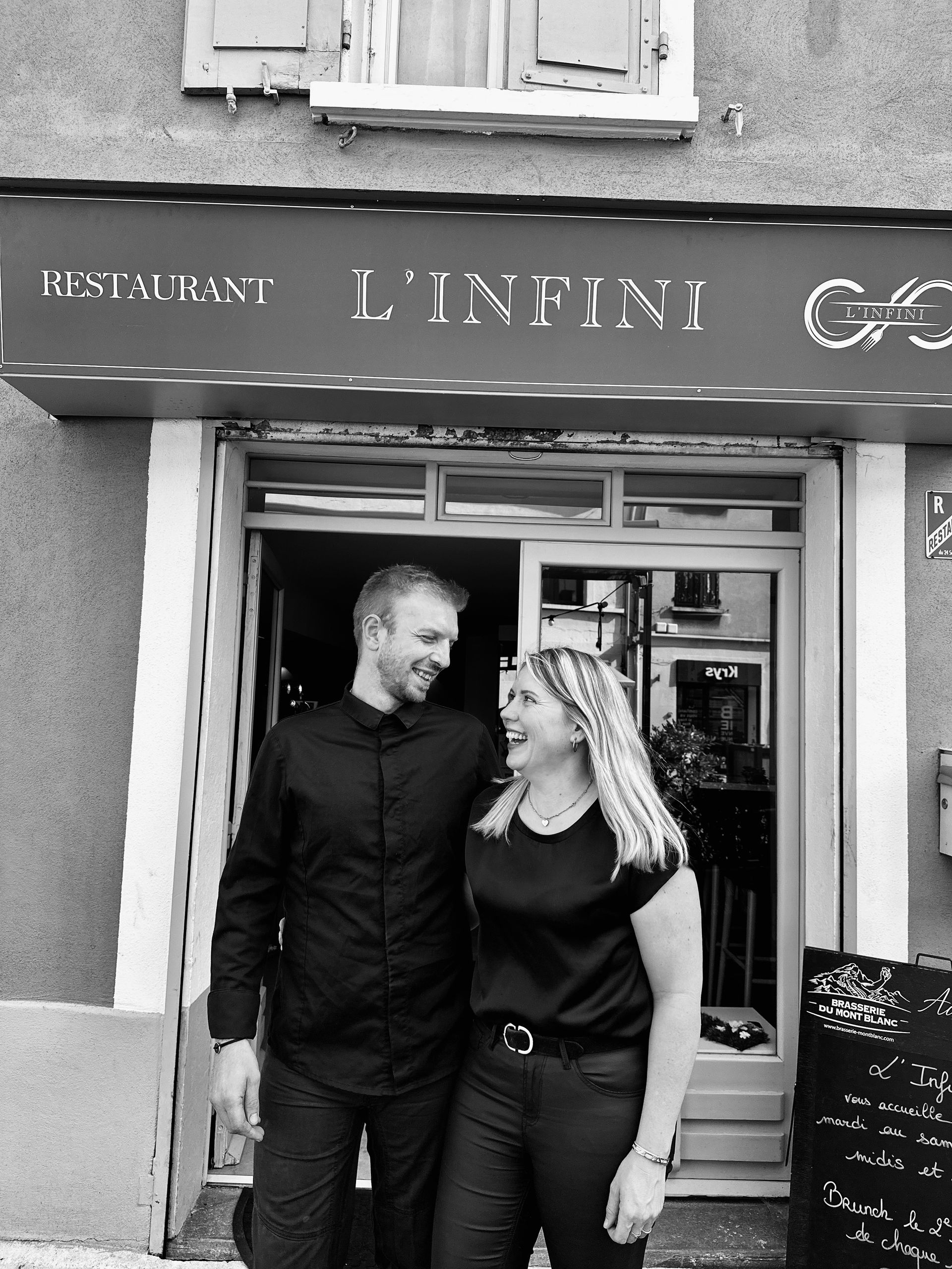 Enseigne du restaurant l'Infini.