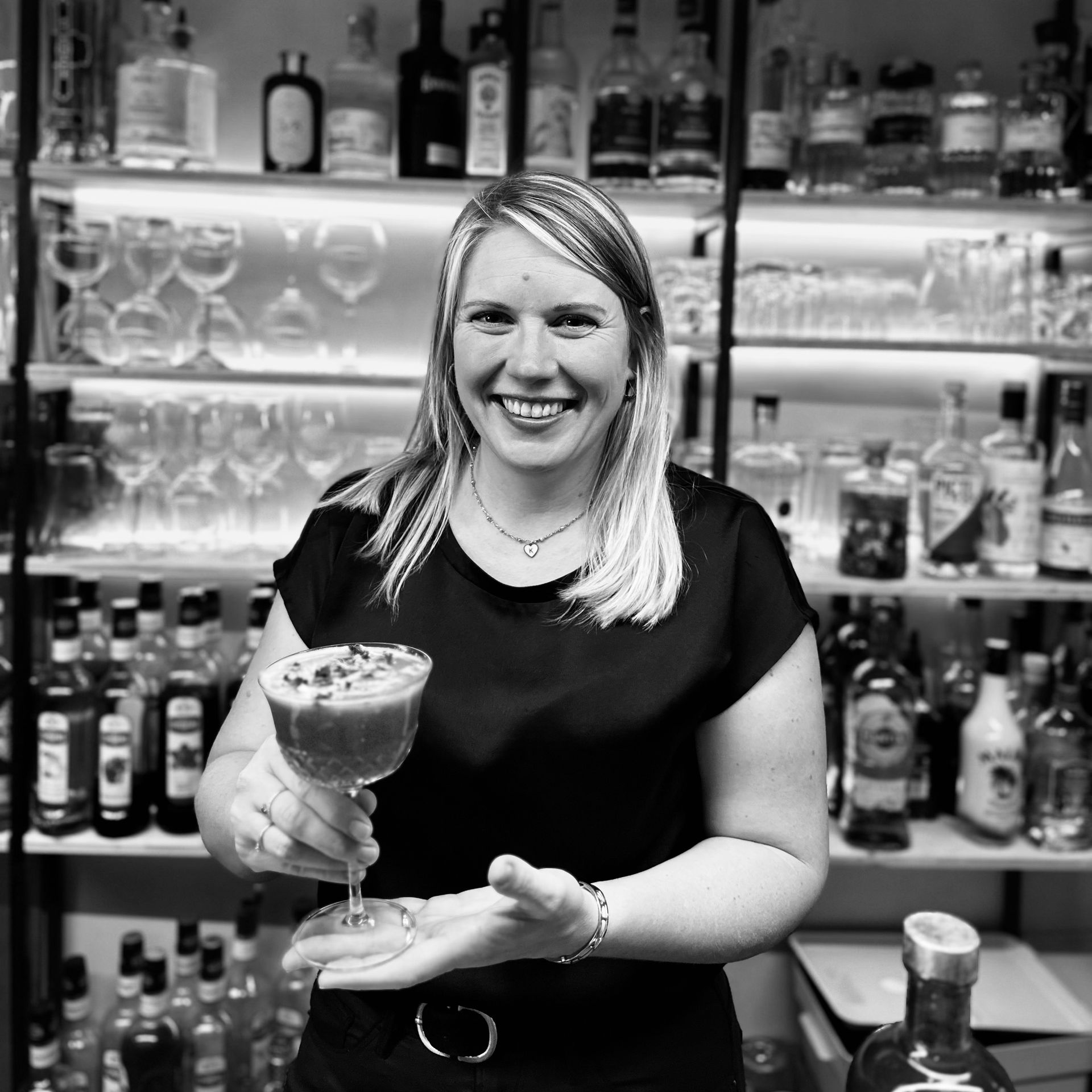 Karine, responsable salle et bar chez l'Infini.