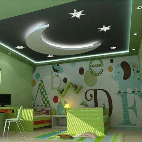 camera per bambini con elementi decorativi in cartongesso