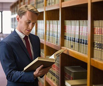 Lawyer in the law library — Lawyer in Morris Plains, NJ