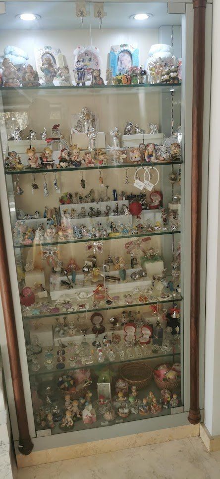 vetrinetta con bomboniere