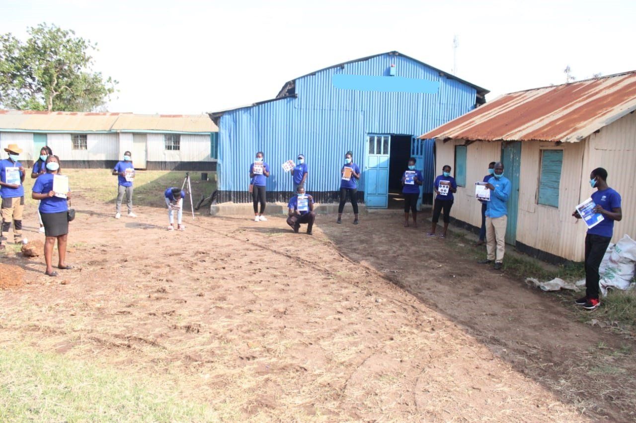 A group of people are standing in front of a building.