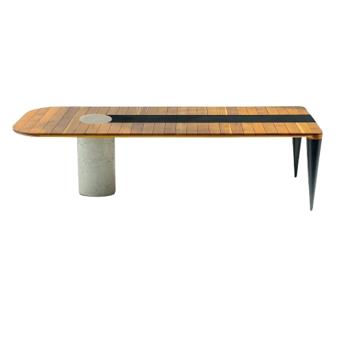 Mesa de jantar oval com tampo de mármore branco e dois apoios de pernas de cor clara sobre fundo branco.