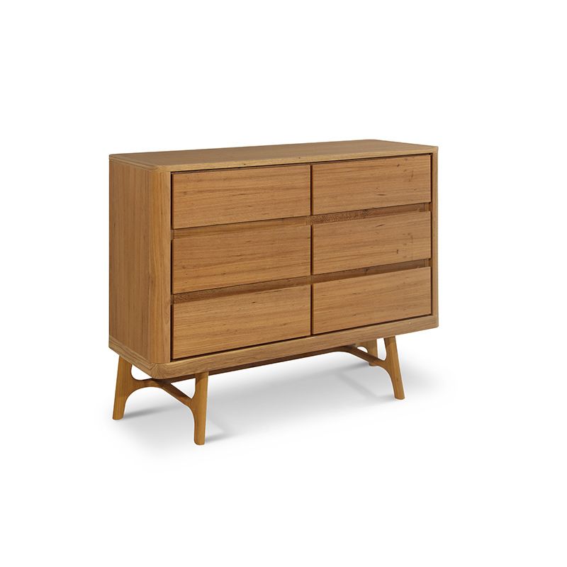 Cômoda de madeira com seis gavetas, apoiada em pés angulares.