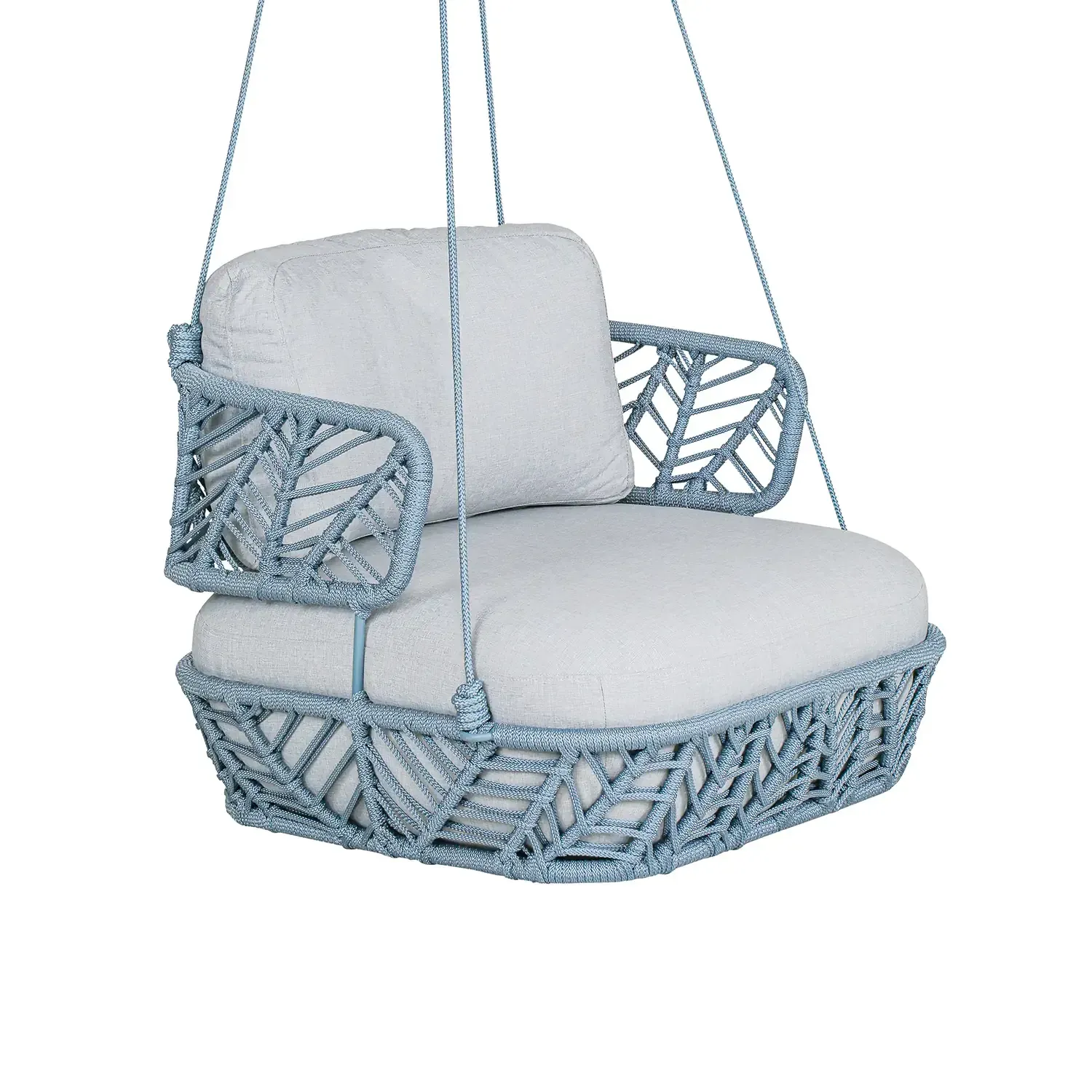 Cadeira suspensa de macramê azul com almofadas brancas.
