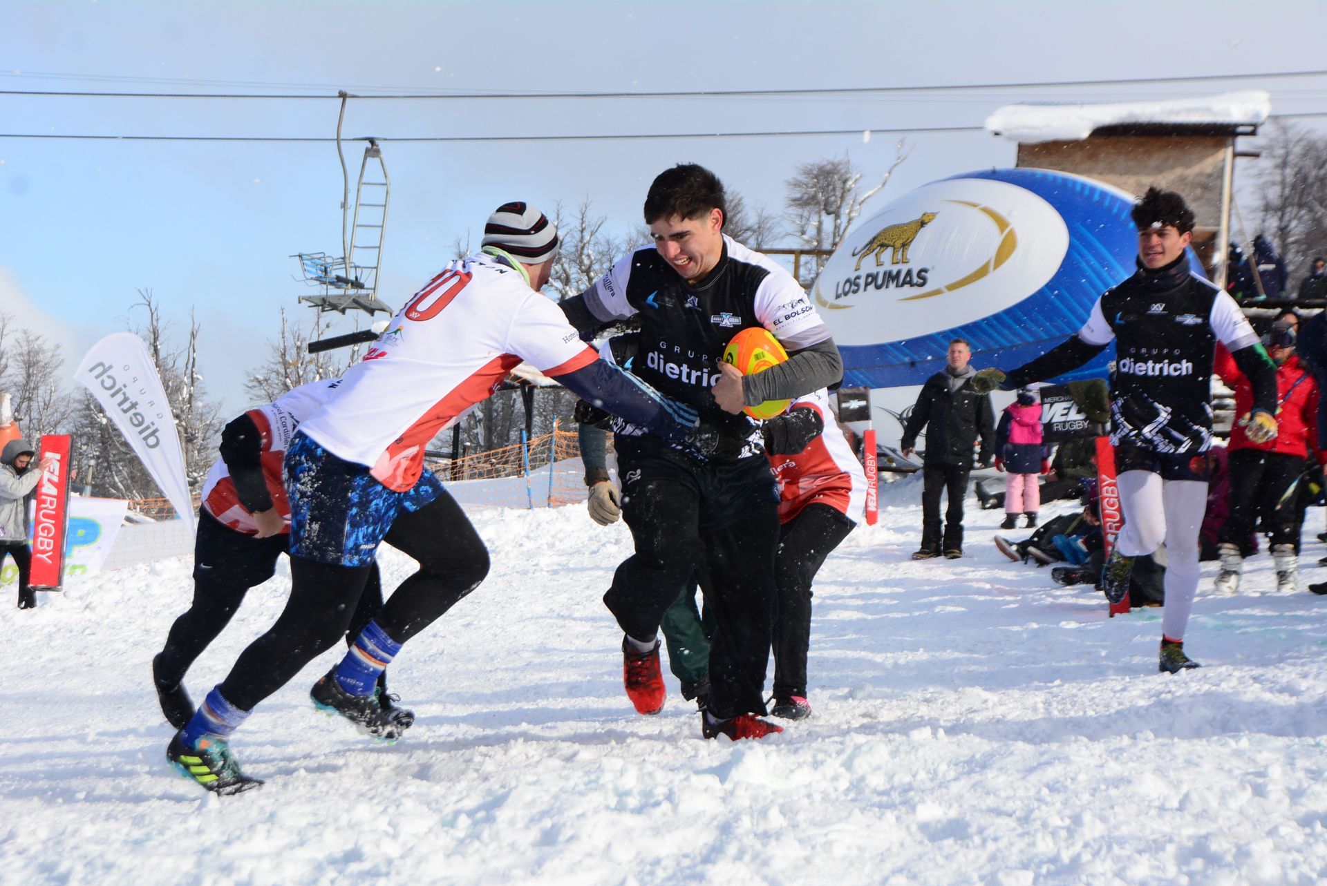 Un dibujo isométrico de una casa con terraza.