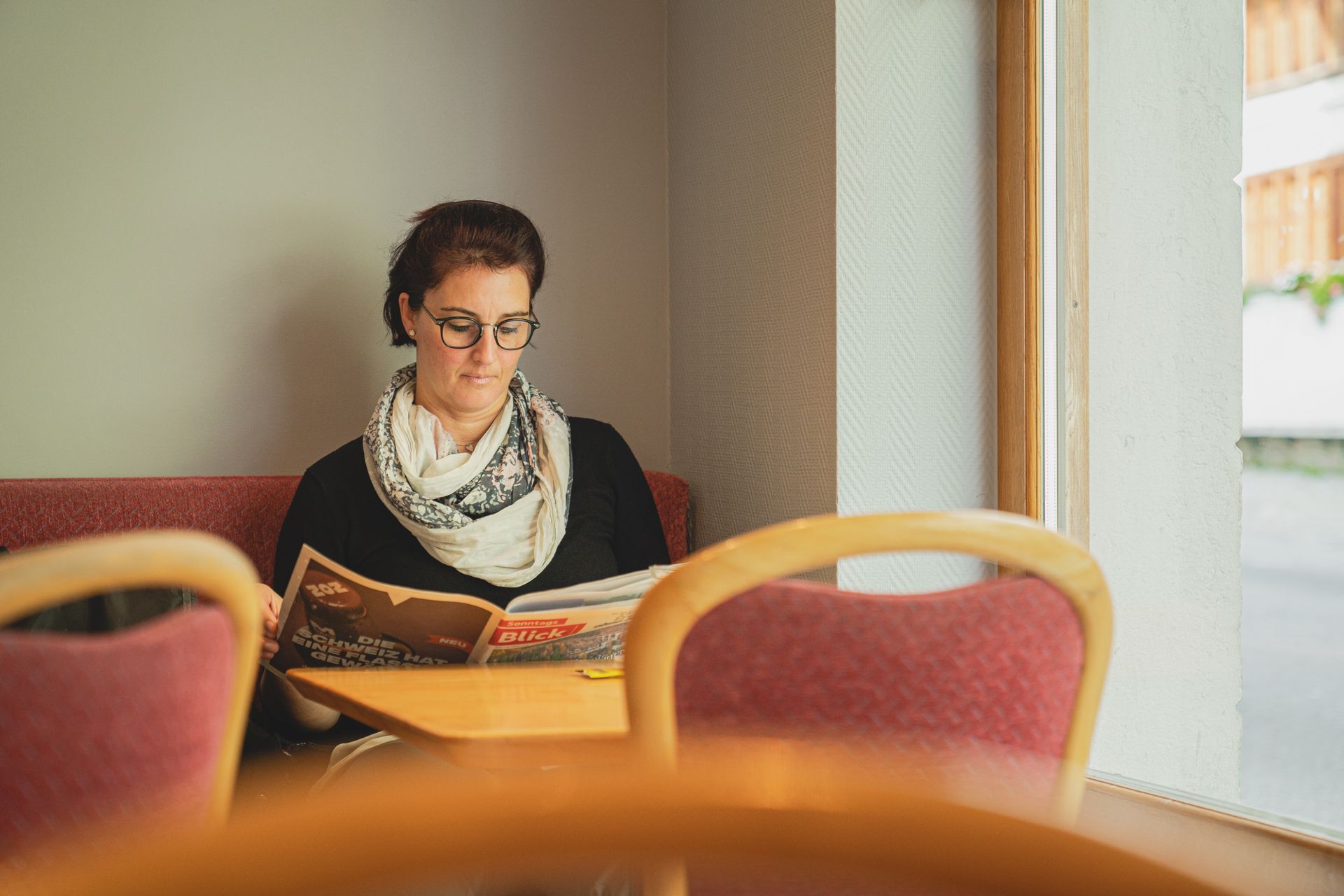 Gast im Tea Room der Konditorei Mohler