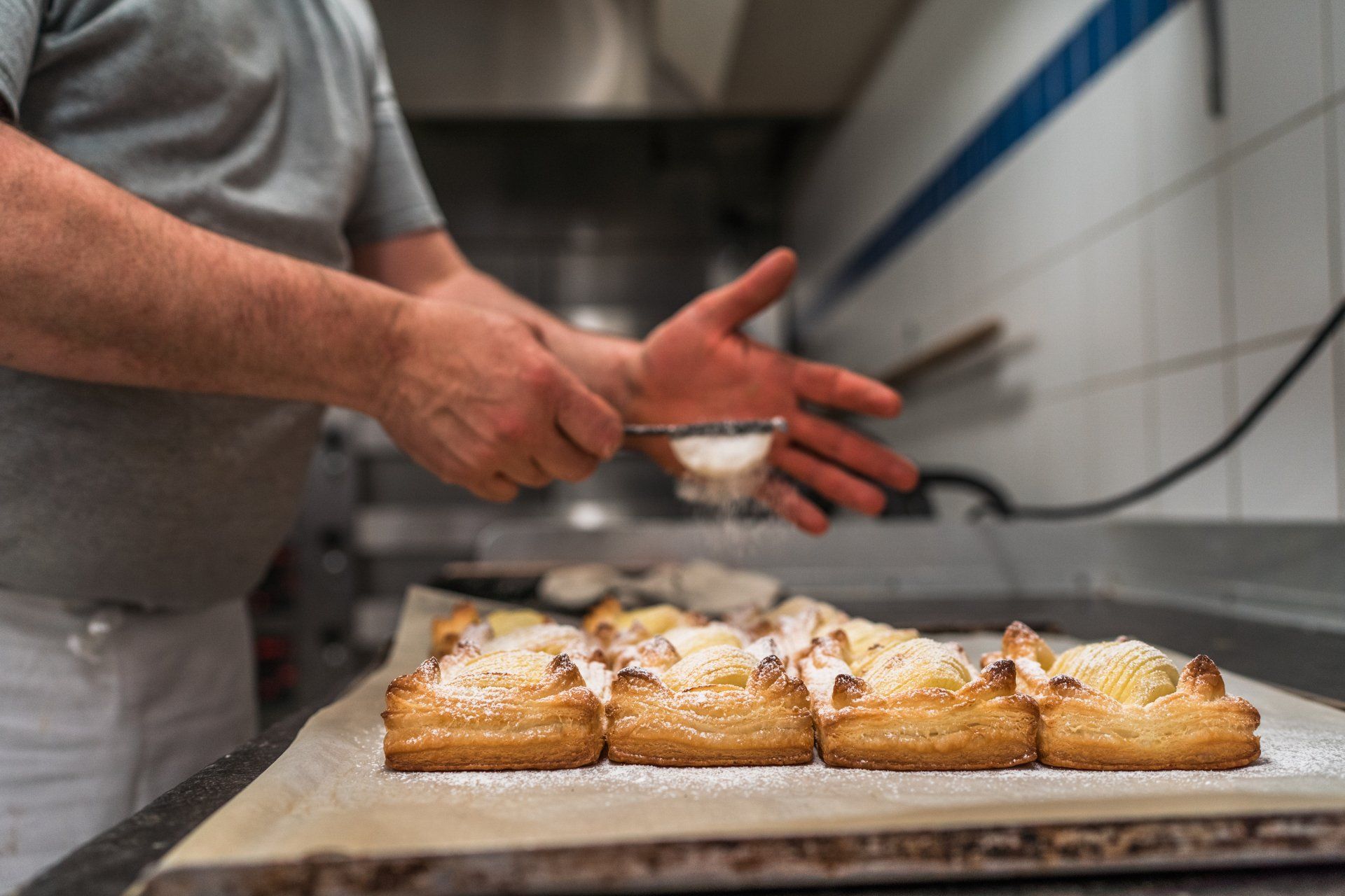 Konditorei Mohler Handwerk in der Backstube