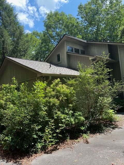 Standing seam metal roof in Asheville, NC
