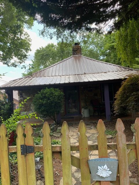 Emergency roof repair crew in Brevard, NC