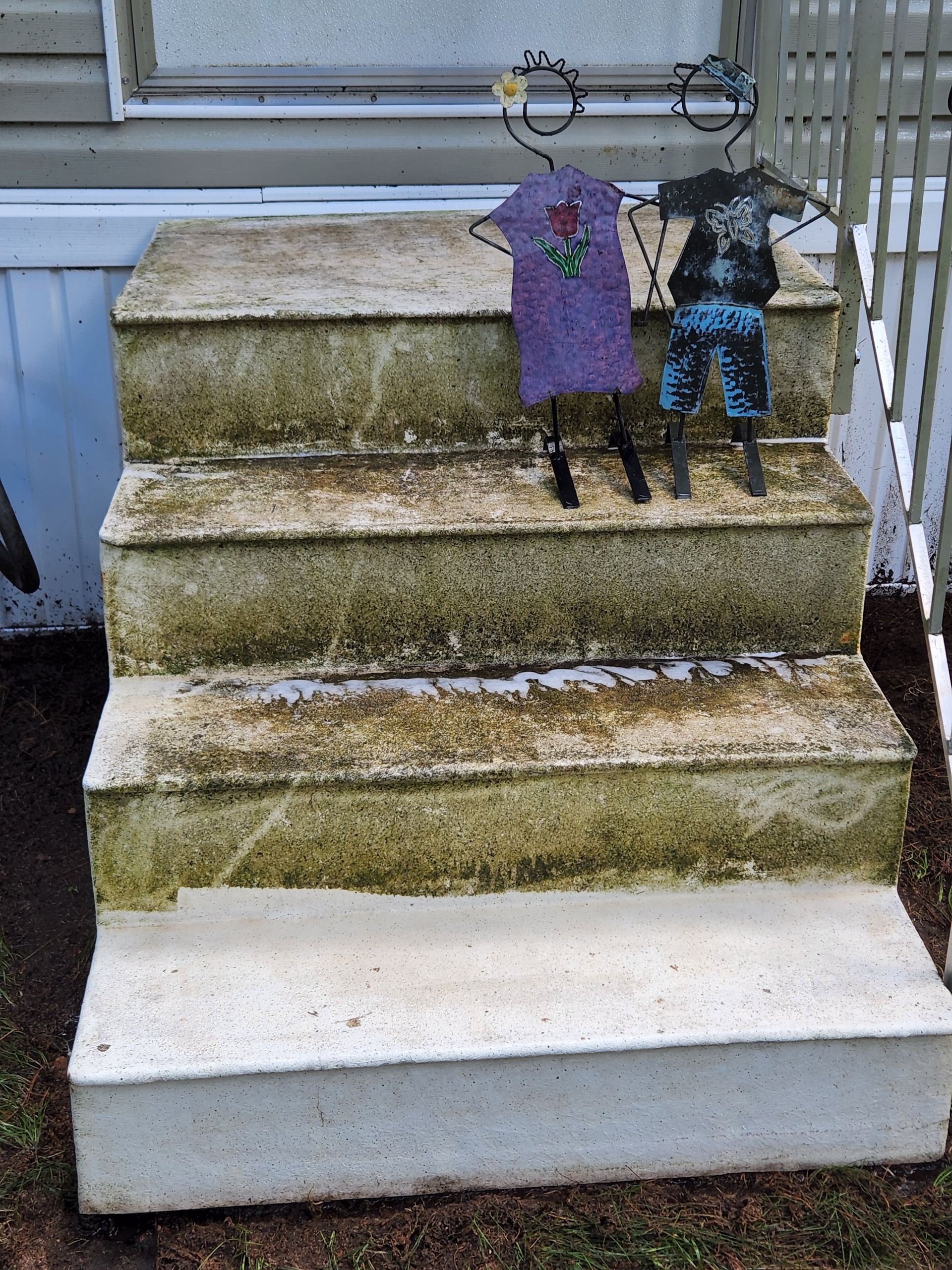 A dirty set of stairs with a couple of statues on them