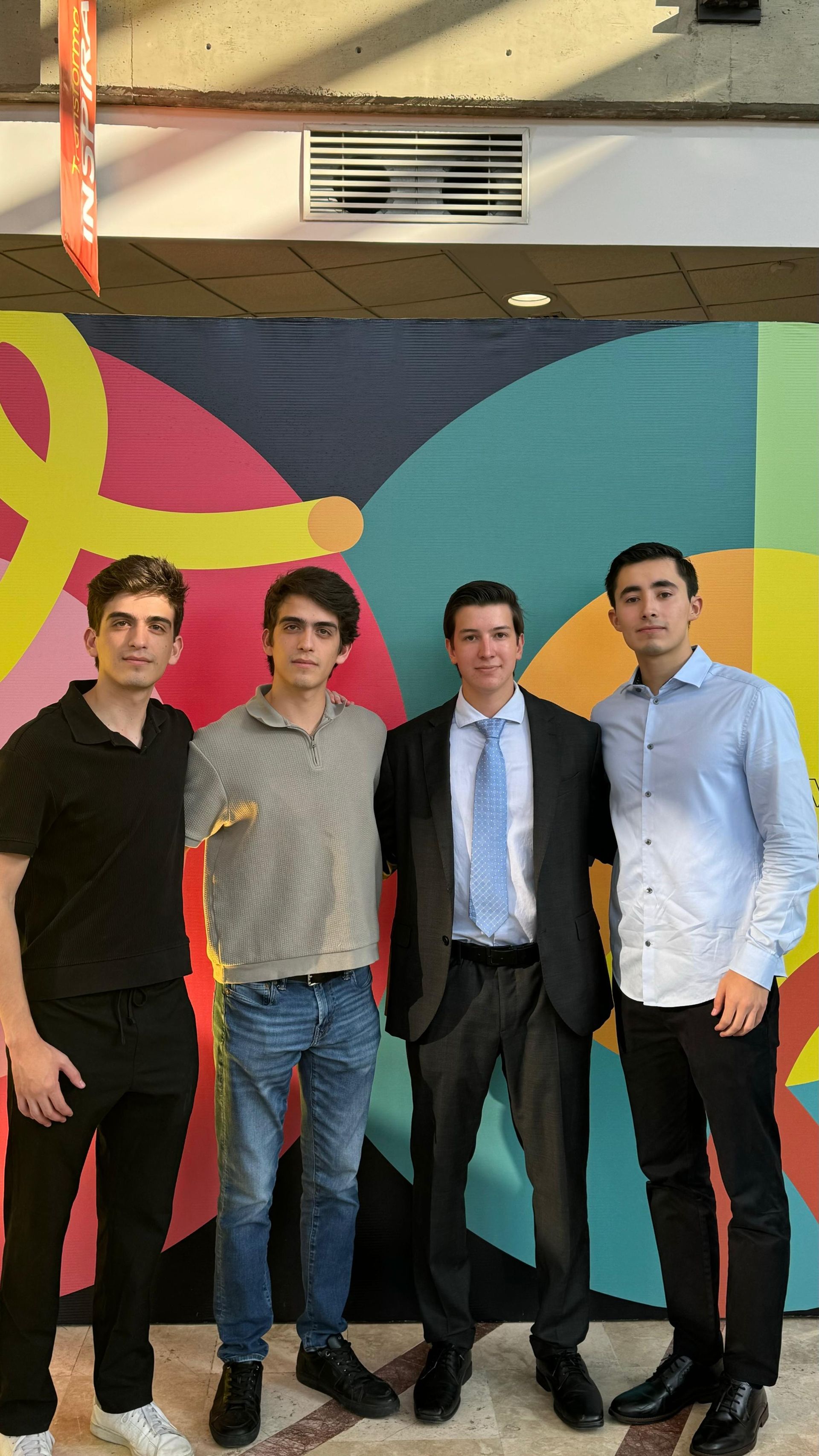Alberto Castro (Software), Eduardo Castro (Diseño 3D), Rafael Sedas (Electrónica): Virgilio Acosta (Operaciones)