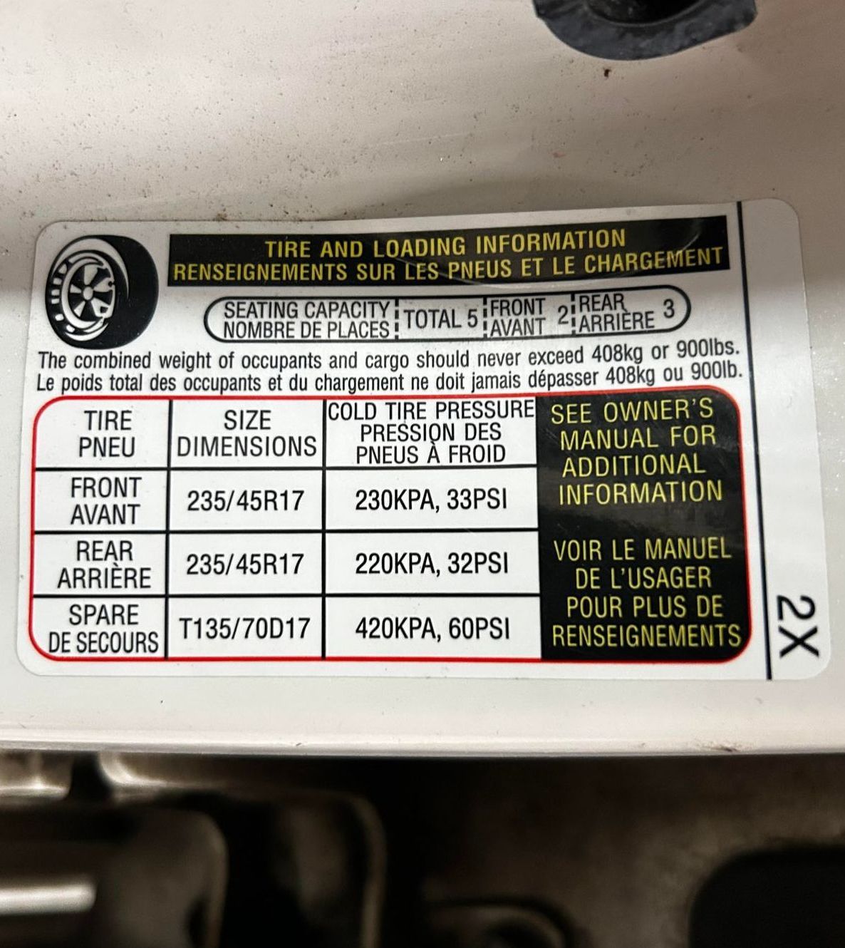 Étiquette de pression recommendée de pneu