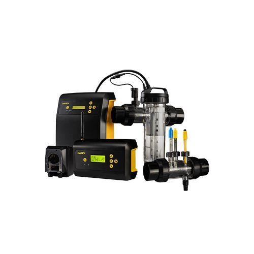 Un groupe d'équipements de piscine sur fond blanc.