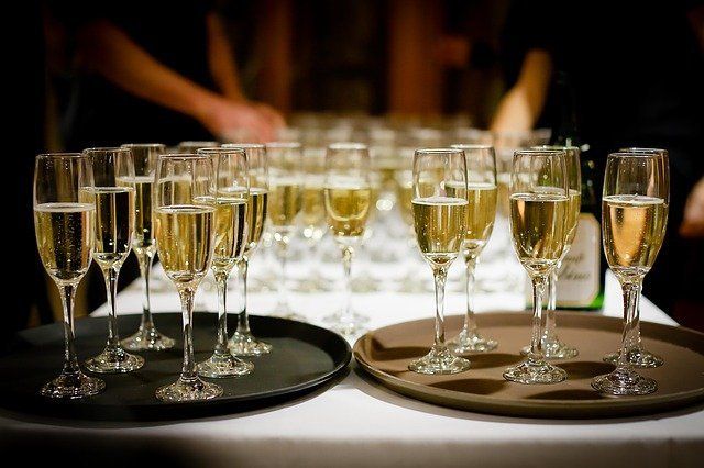 Alcohol and Your Wedding: Your Options