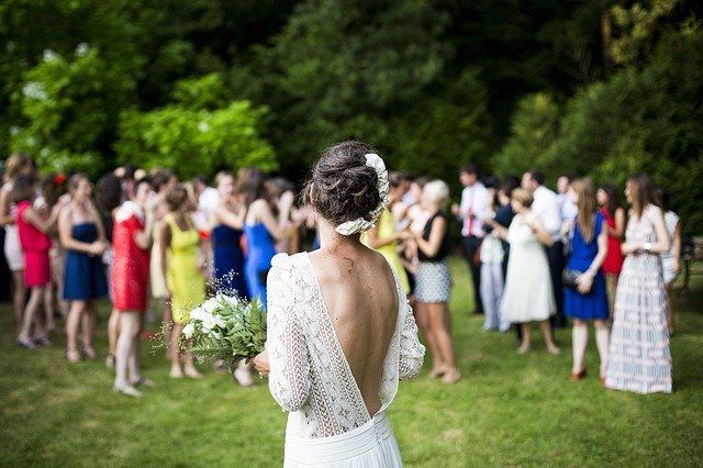 Everything You Need to Know About the Bouquet Toss