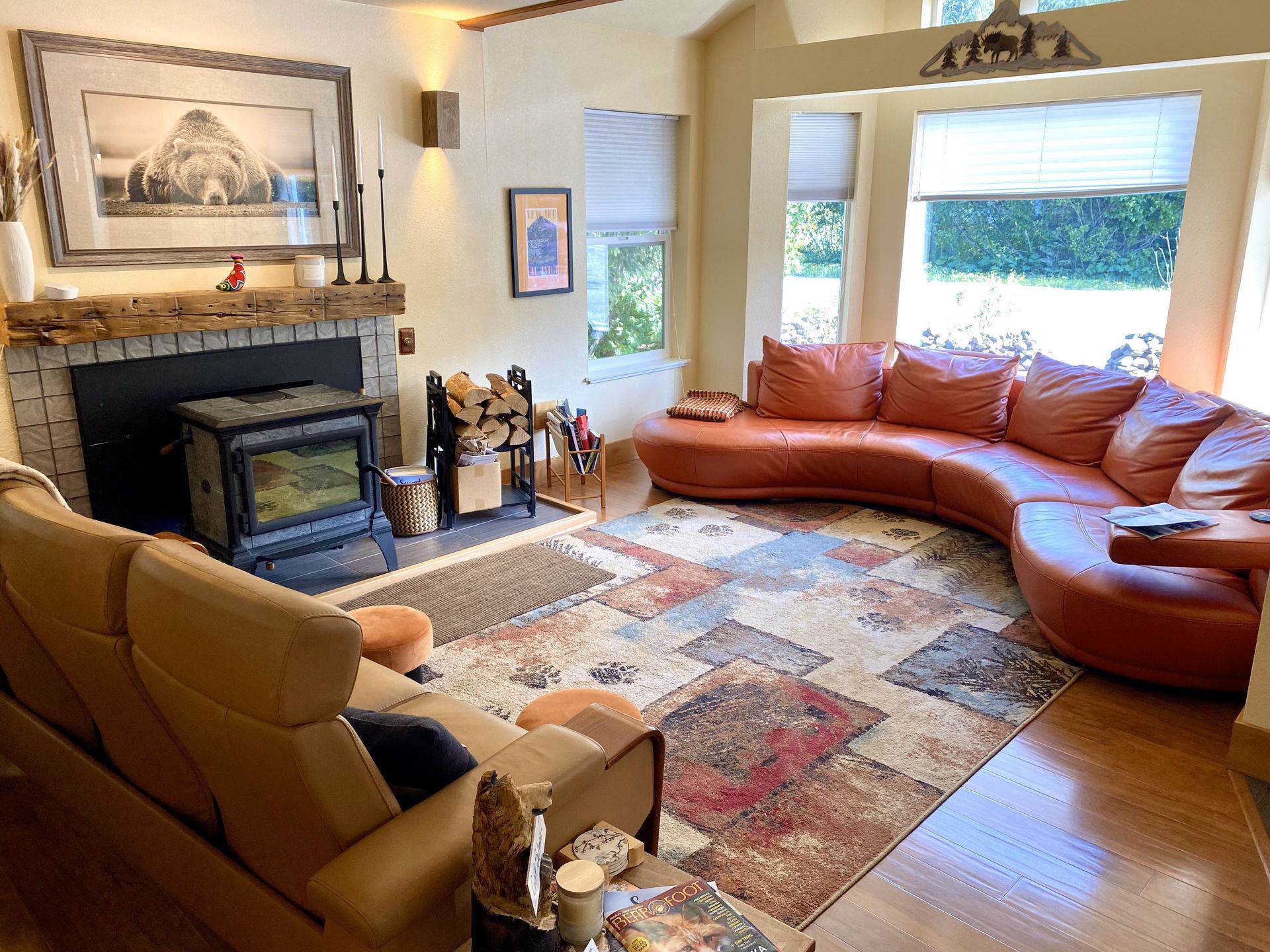 A living room filled with furniture and a fireplace.