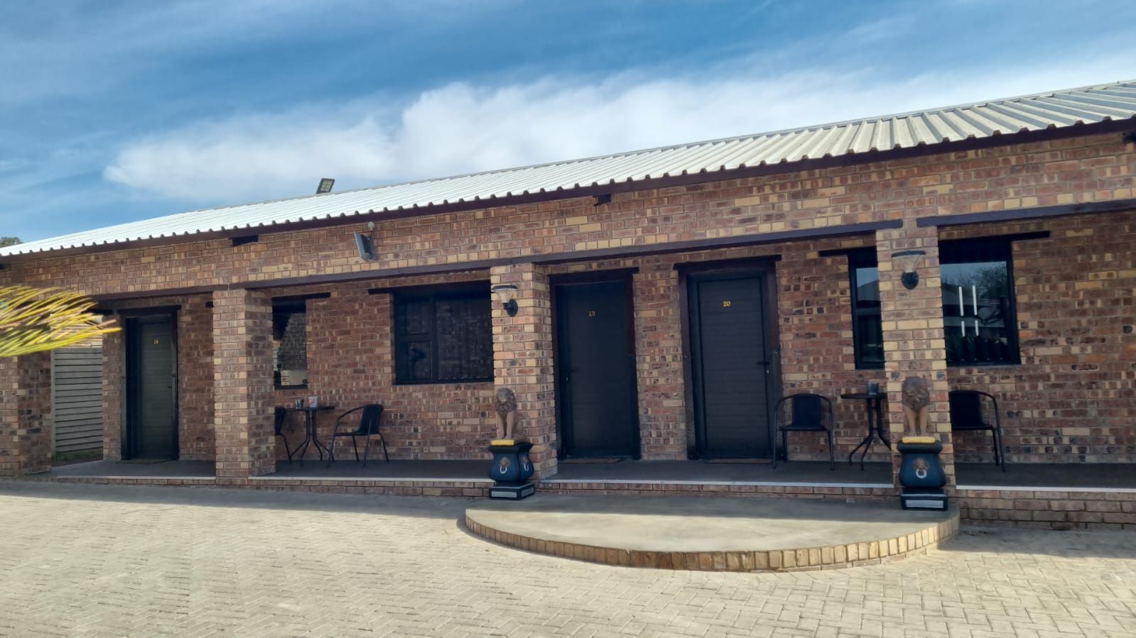 Rooms overlooking parking