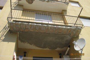 Balcone da ristrutturare