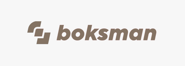 Het logo van Boksman staat op een witte achtergrond.