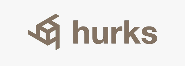Het logo van Hurks is bruin en heeft een vierkant in het midden.