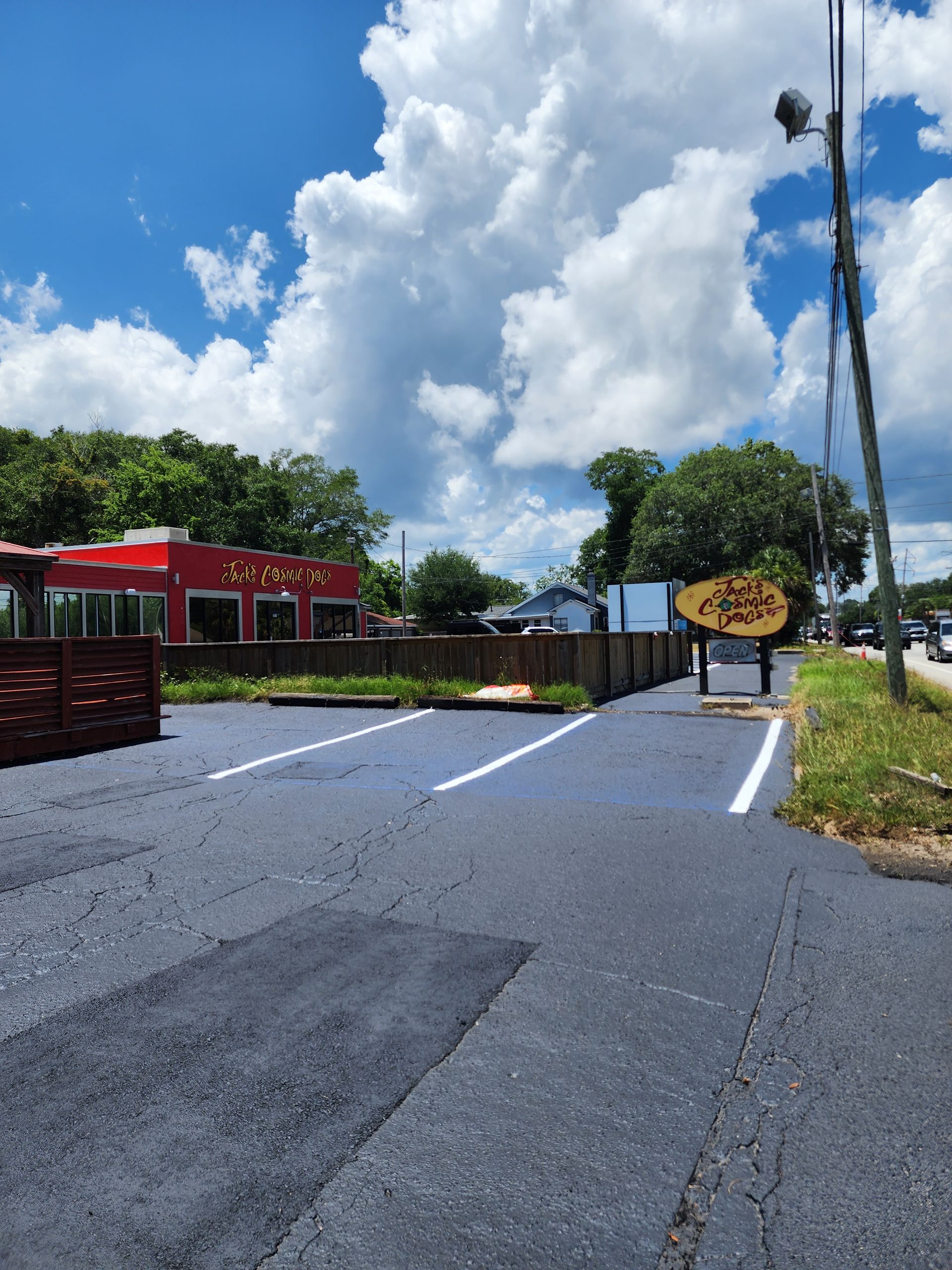 Fresh line striping on newly paved restaurant parking lot in Mount Pleasant, SC by ABC Paving.