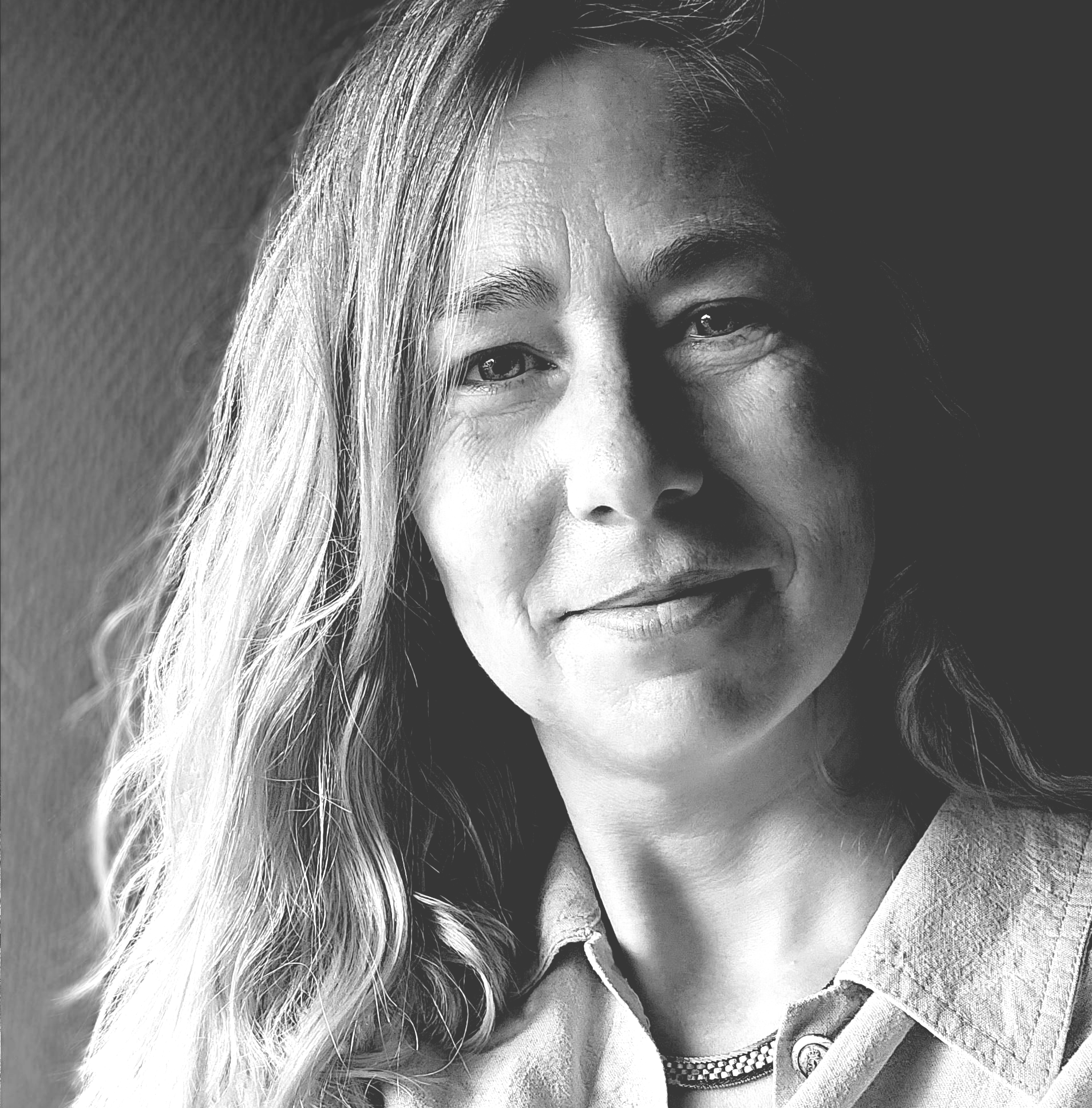 Foto van Mirjam, de foto is zwart wit. 