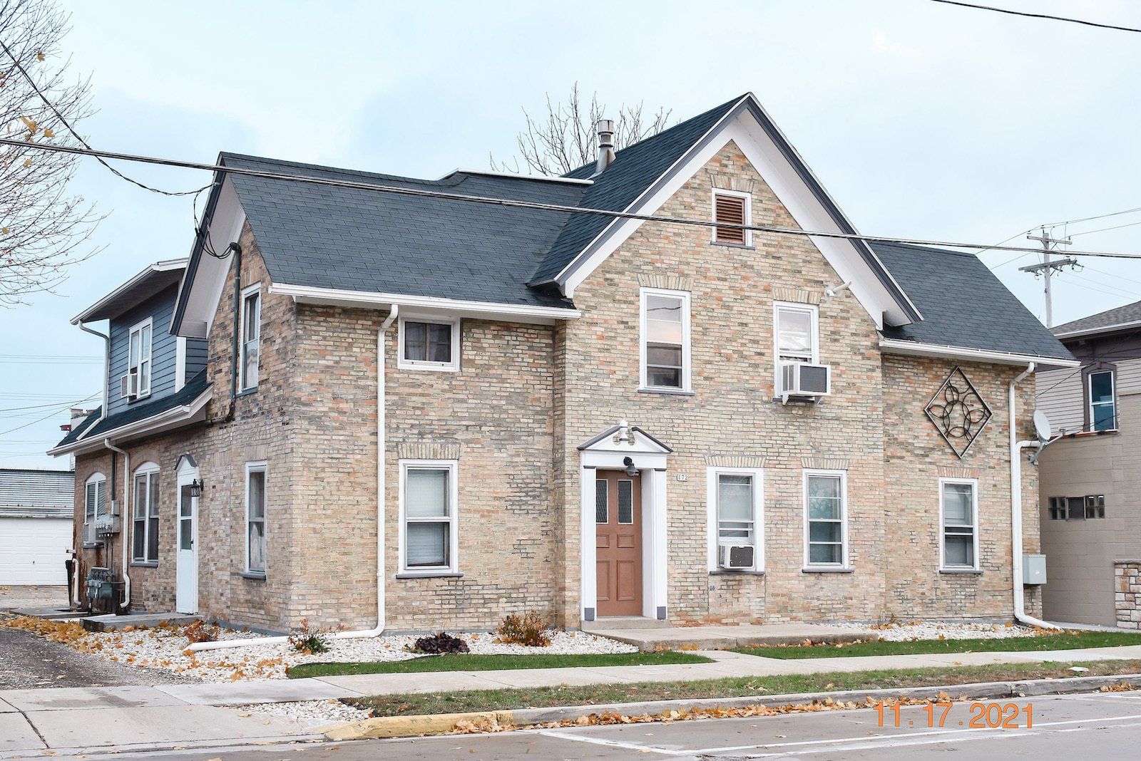 Exterior of 172 W. Chestnut St.