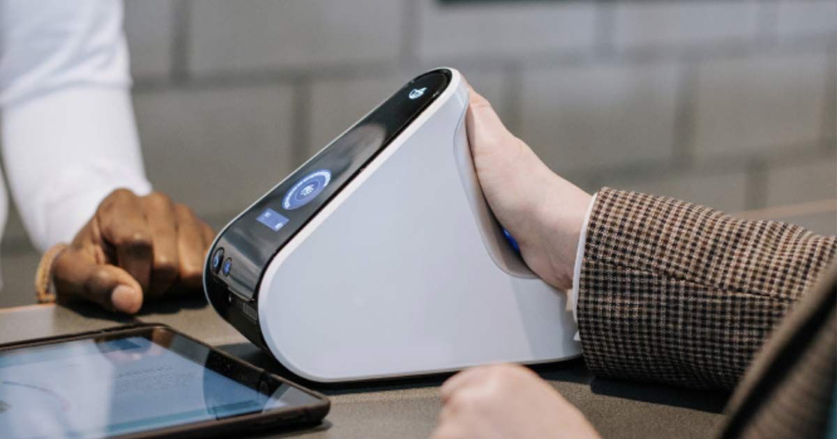 Man using an S3 Device NJ and NYC for Antioxidant Score at Victory Medical Institute