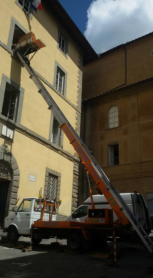 piattaforma aerea per trasloco