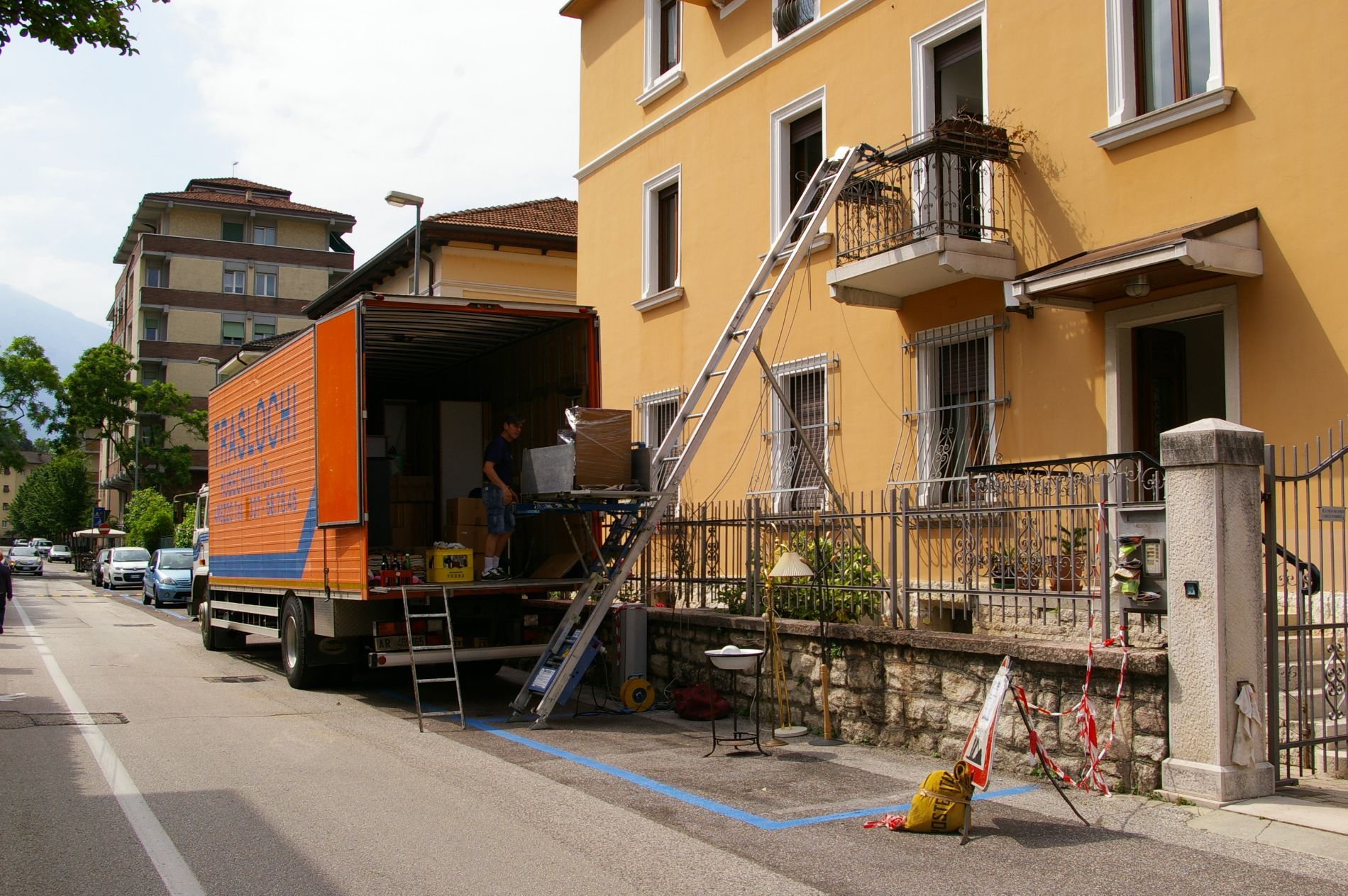 traslochi con piattaforma aerea