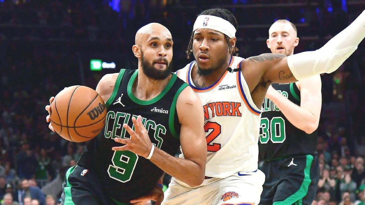 A group of basketball players are playing a game of basketball.