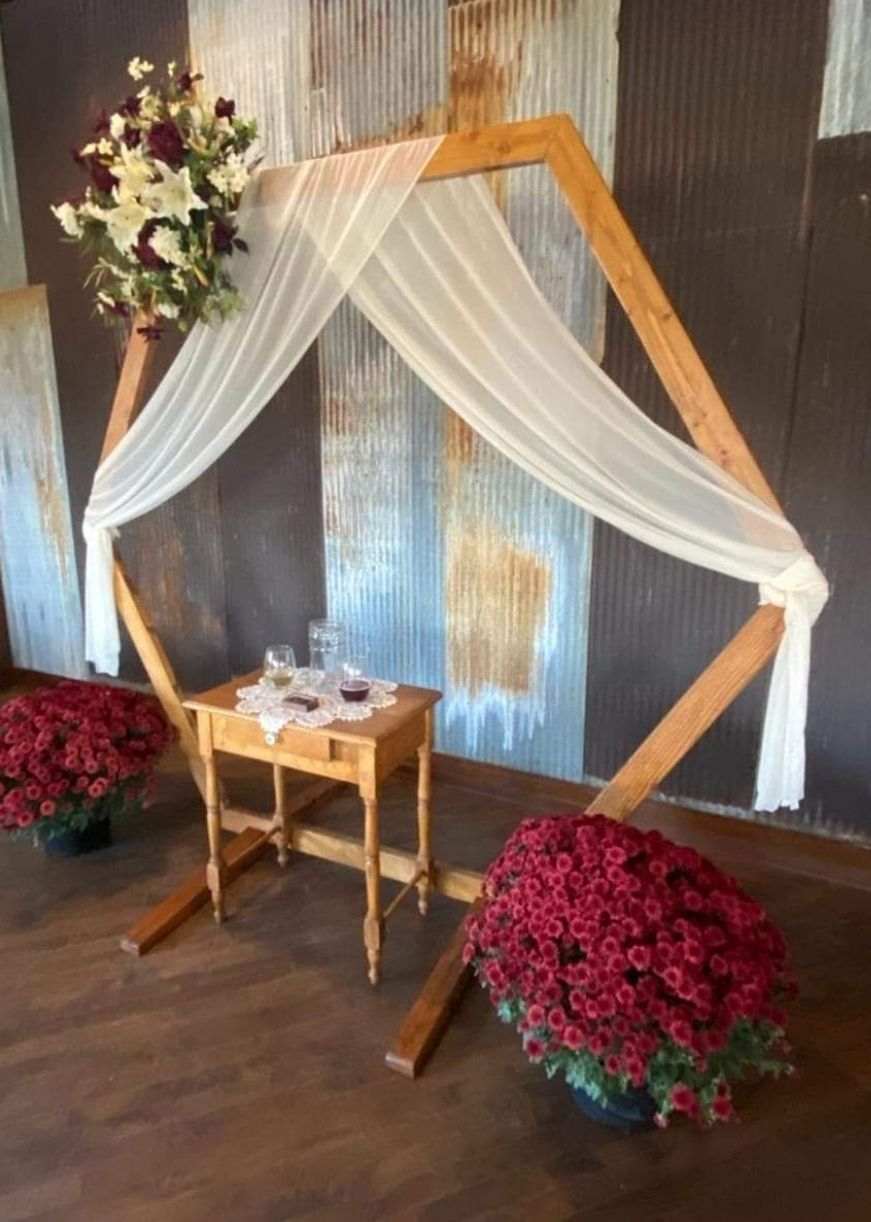 A large room with a lot of tables and chairs