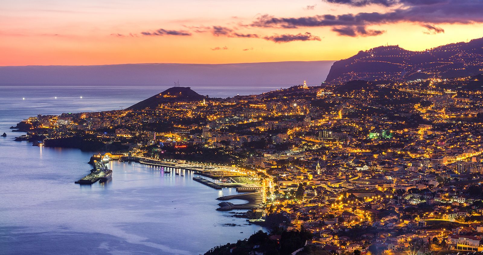cidade do Funchal à noite