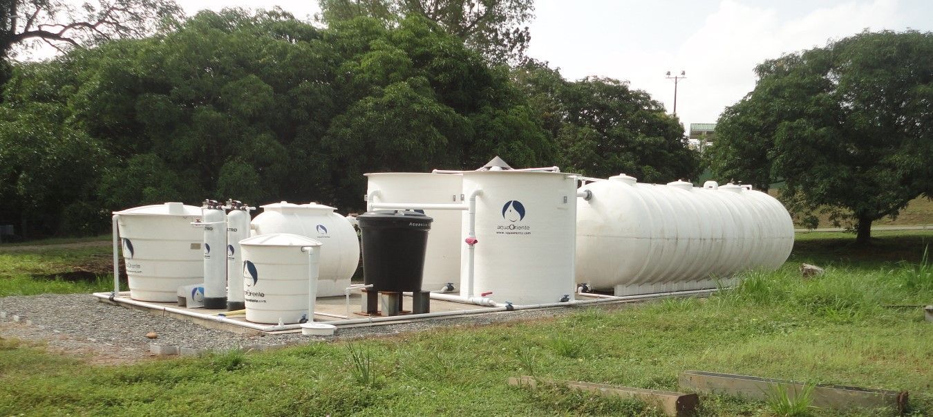 Sistema Compacto Automático para Tratamiento de Agua Residual Industrial por Lodos Activados Mixtos.