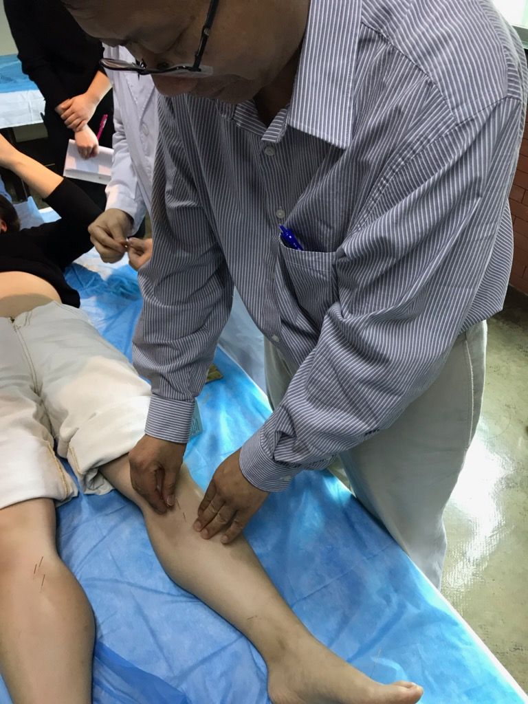 Dr. Yun Yu, MD Performing a Knee Acupuncture Treatment
