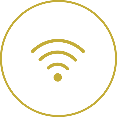Um ícone dourado de um sinal de wifi em um círculo sobre um fundo branco.
