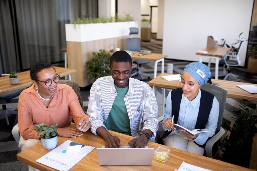 Image illustrant le travail d’équipe et l’apprentissage en entreprise.