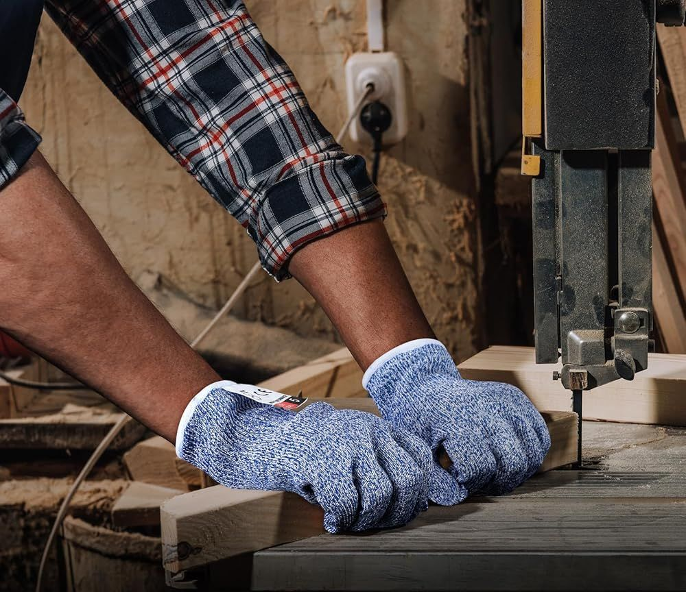 cut resistant gloves