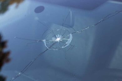 Une femme portant un badge sur lequel est écrit « mon compte formation »